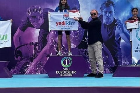 Berra Çolak Ordu Triatlonu Türkiye Şampiyonu