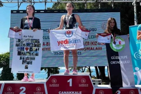 Ecrin Çınar Çanakkale Triatlonu Türkiye Şampiyonu