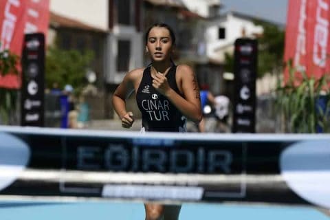 Ecrin Çınar Eğirdir Triatlonu Türkiye Şampiyonu